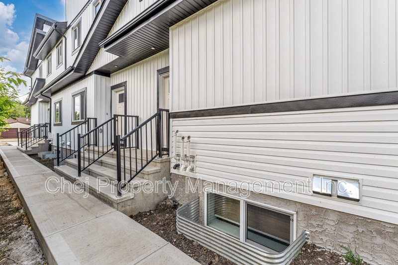 Photo principale - 15945-15106 106 Ave NW