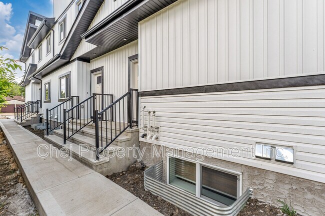 Photo du bâtiment - 15935-15106 106 Ave NW