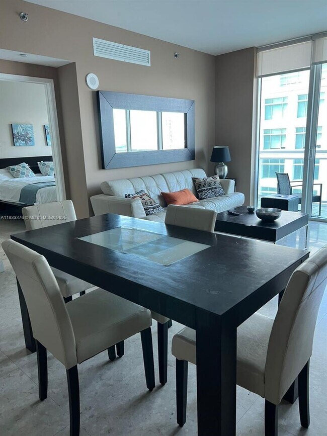 Building Photo - 950 Brickell Bay Dr