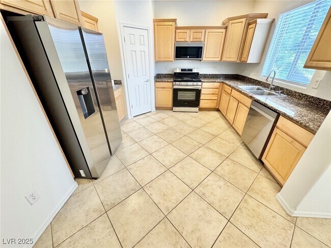 Building Photo - 6864 Owlet Ct