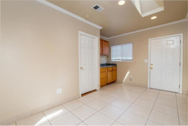 Building Photo - 2690 Peartree Ln