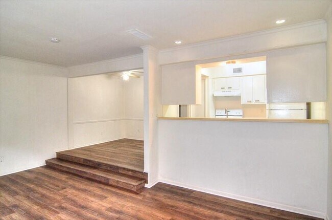Foto del edificio - 6640 Eastridge Dr