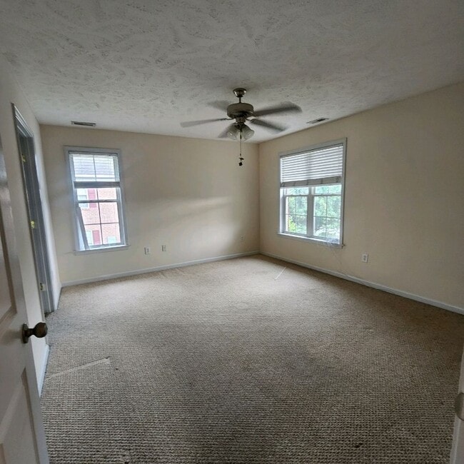 Building Photo - 1720 Renwick Dr