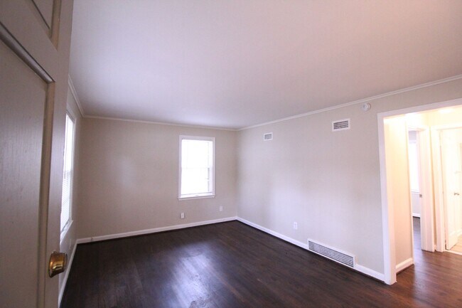 Foto del edificio - April FREE On This Updated 1 Bedroom 1 Bath Duplex in Navy Hill Area in Olathe