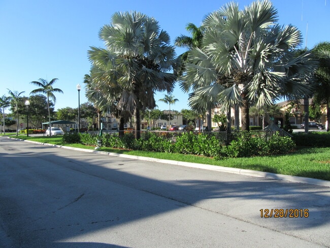 Foto del edificio - 3370 NE 14th Dr