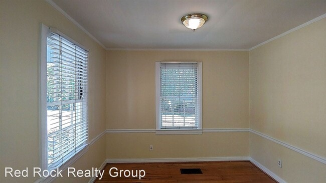 Building Photo - 3 br, 1 bath House - 1000 Greensprings Avenue