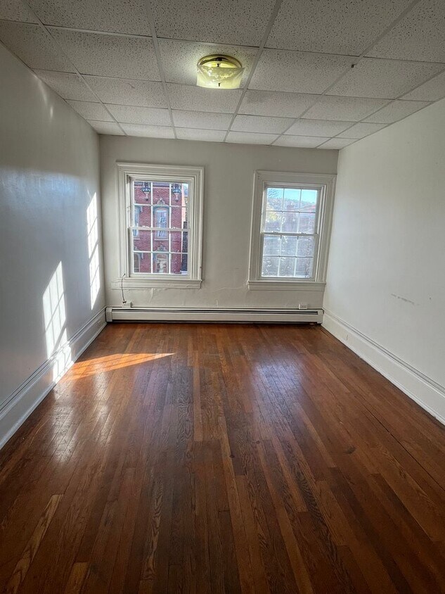 3034 W Market St Unit 32 W Market Apt 4, Marietta, PA 17547 Room for