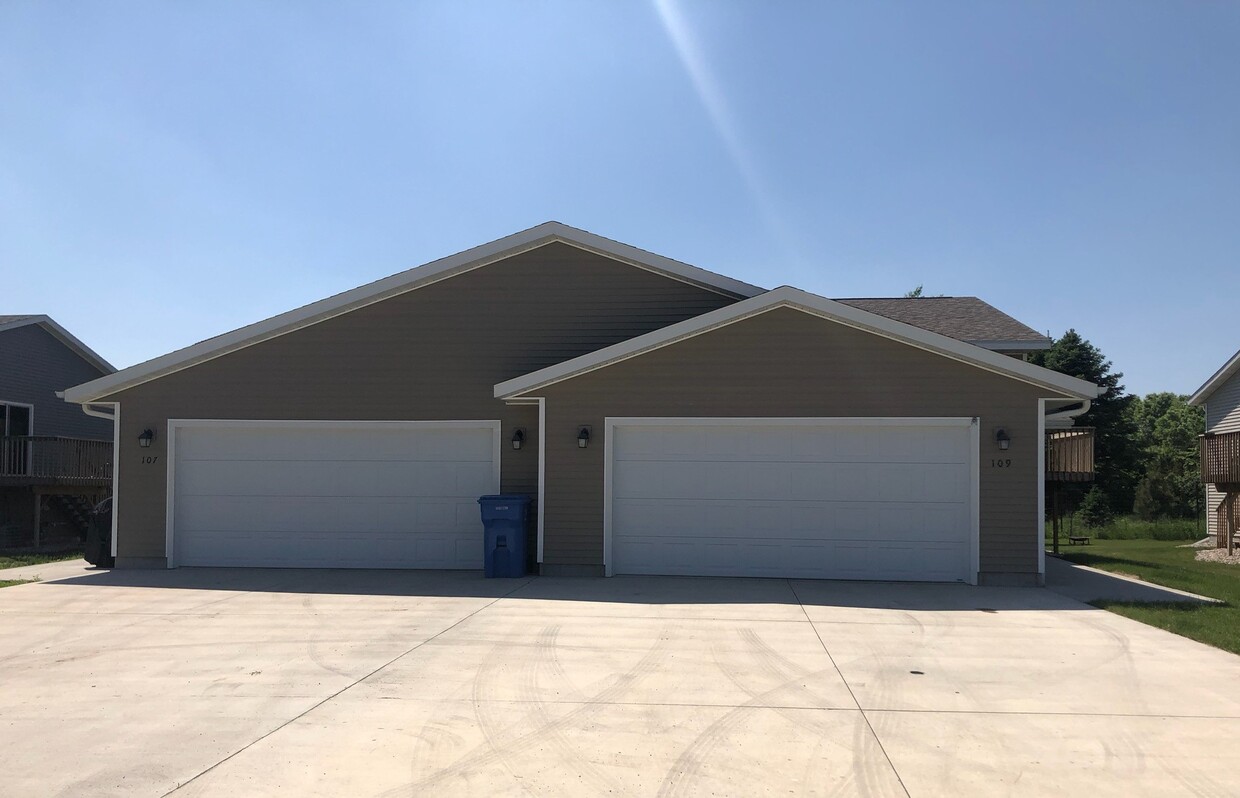 Exterior - 107 Dogwood Ave