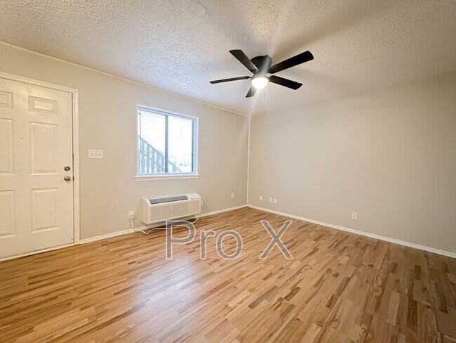 Building Photo - 1045 Happy Hollow Rd