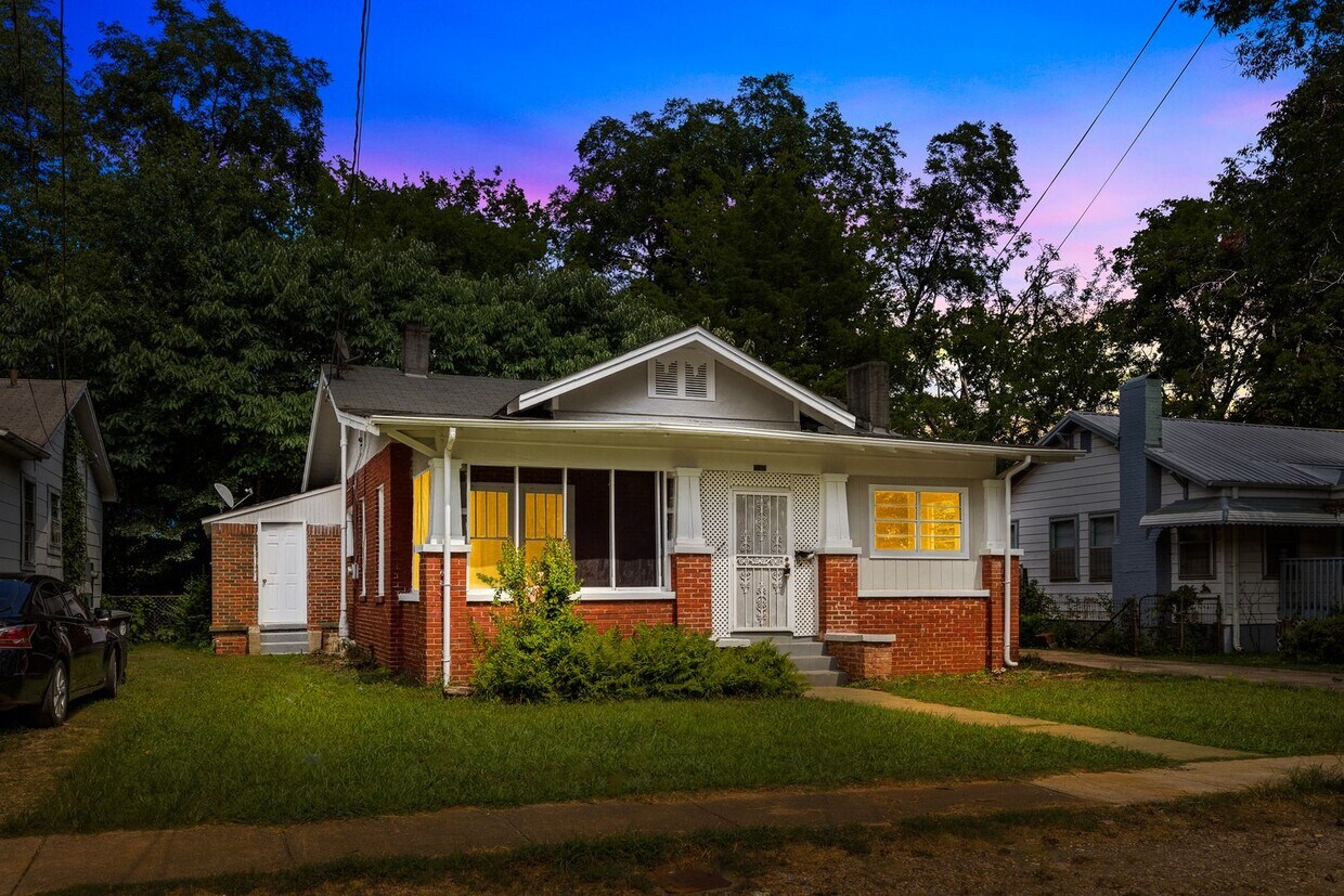 Foto principal - Beautiful Historic 4 Bedroom 2 Bathroom Home