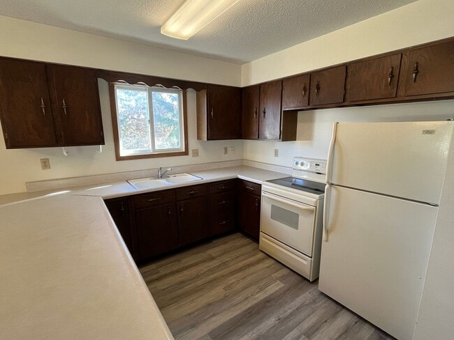 Foto del edificio - 410-416-416 8th Ave NE