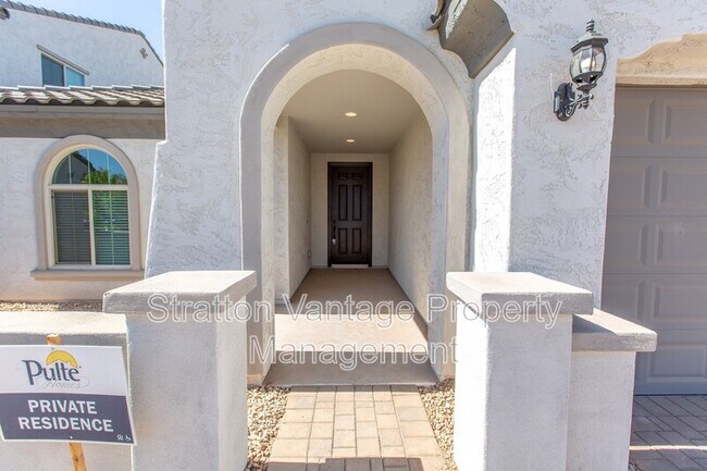 Building Photo - 9657 E Thornbush Ave
