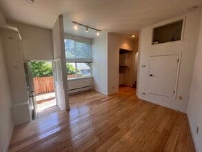 Building Photo - 154-156A Carlotta Cir