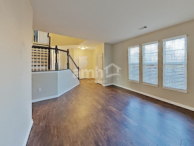Building Photo - 822 Commerce Trl
