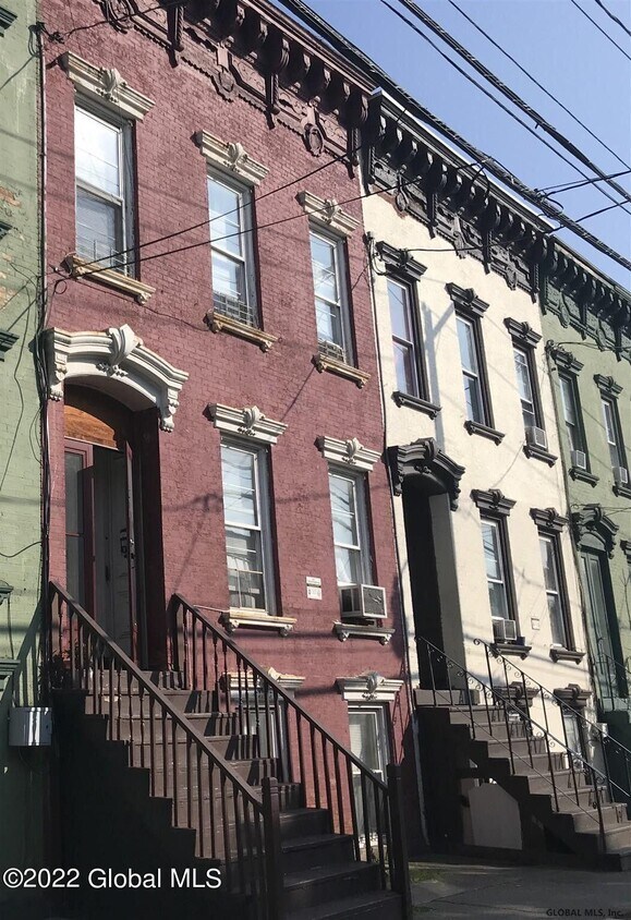 116 Lark St Unit 1, Albany, NY 12210 Room for Rent in Albany, NY