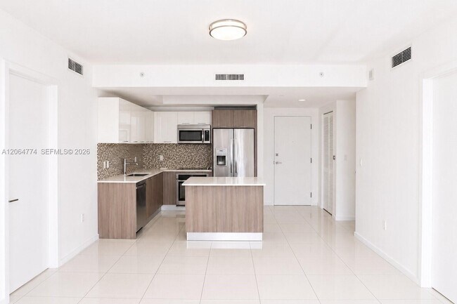 Foto del edificio - 5300 Paseo Blvd