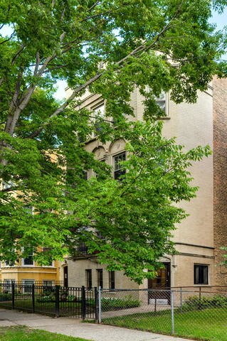 Foto principal - 6251 N Oakley Ave