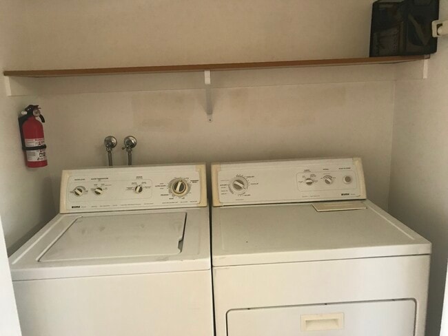 Washer/Dryer - 142 E 1460 S
