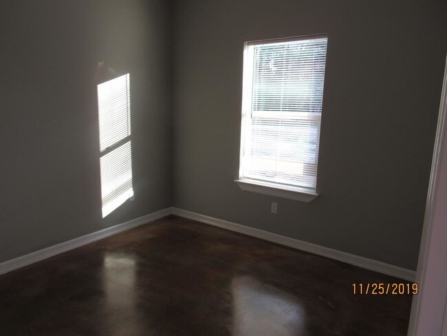 Foto del edificio - 25571 Deerbrook Dr