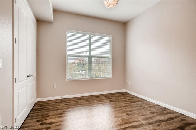 Building Photo - 56 E Serene Ave