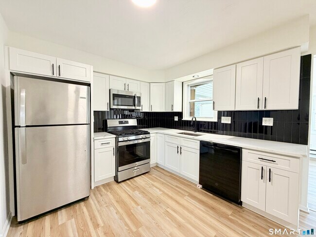 Foto del edificio - 76 Highland Ct