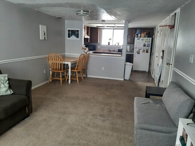 dining room - 681 N 100 E