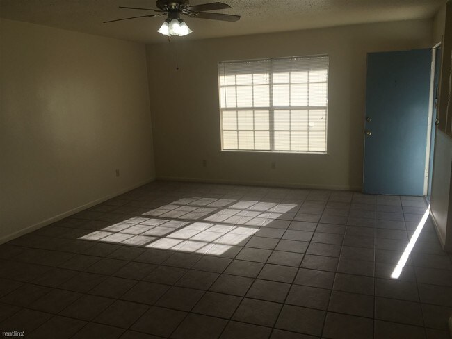 Building Photo - 1201 Airline Dr