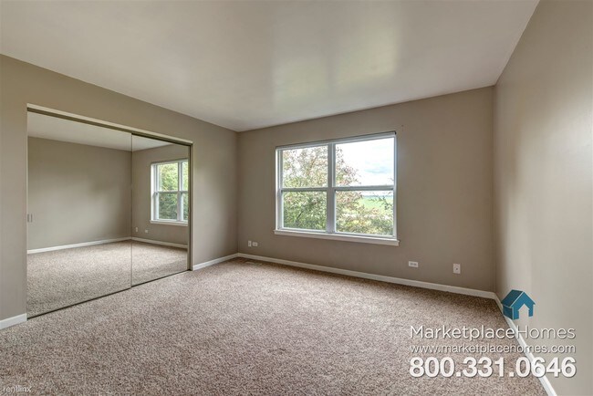 Building Photo - 813 Village Cir