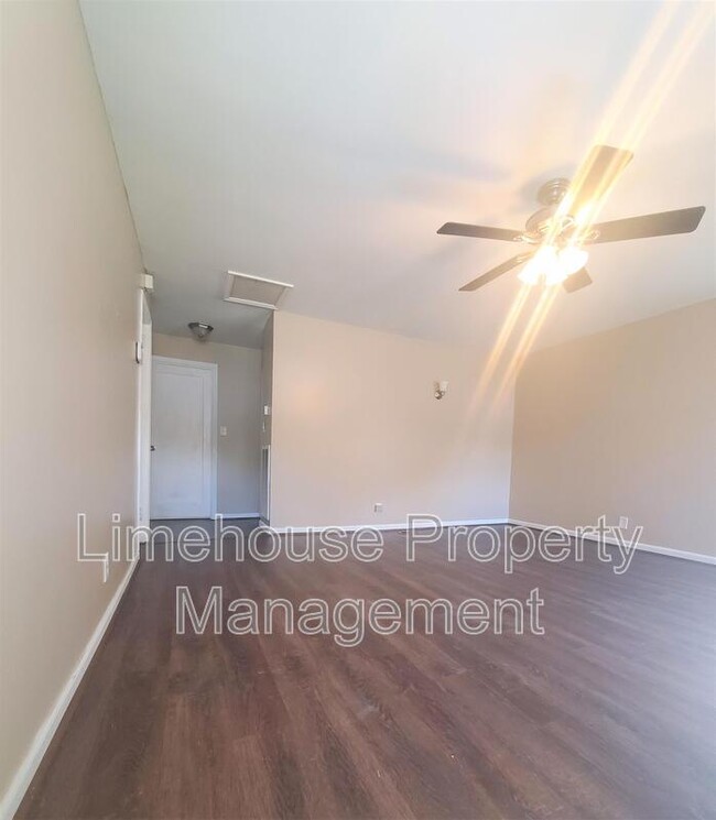 Foto del edificio - 8032 Van Patten Rd