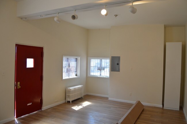 Building Photo - 375 Manhattan Ave