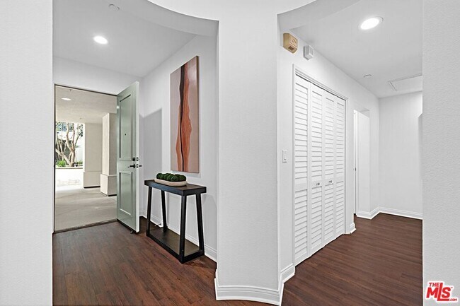 Foto del edificio - 5625 Crescent Prk W