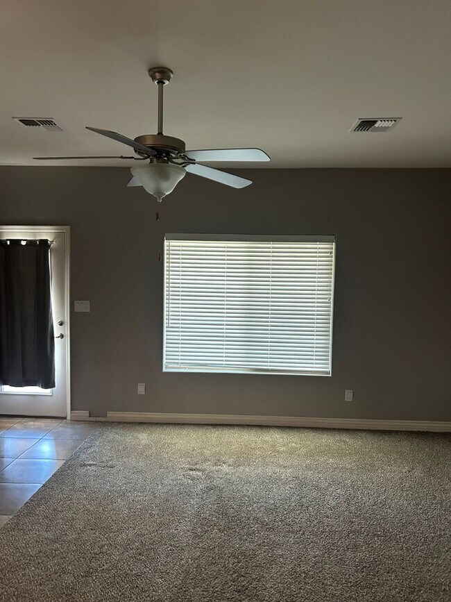 Building Photo - YUMA EAST ESTATES/ Move-in Ready!