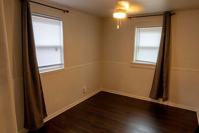 Building Photo - 2 Bedroom Home About 1 Mile from IU