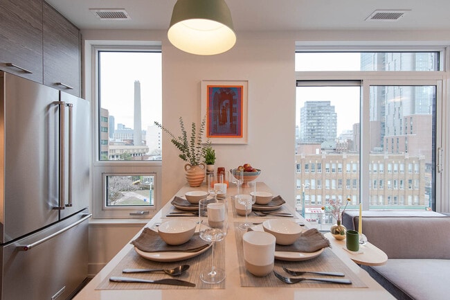 Building Photo - 484 Spadina Ave.