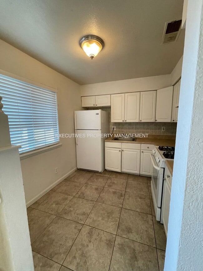 Foto del edificio - 6912 Hall Blvd