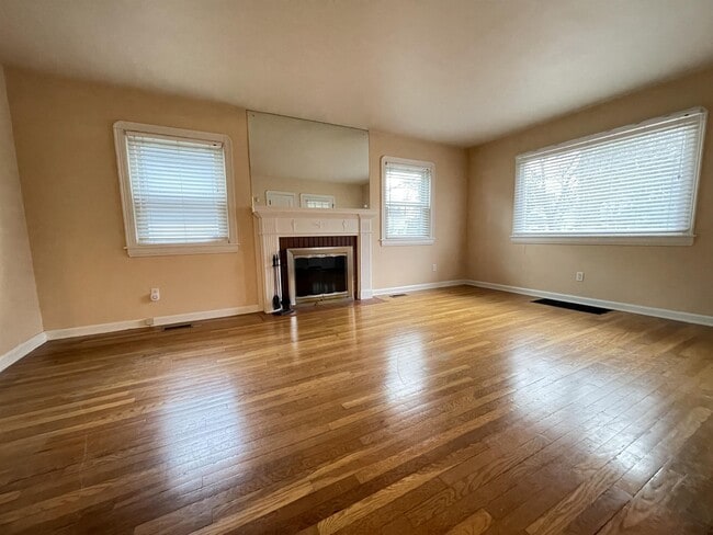 Building Photo - 56 Goodhue Dr