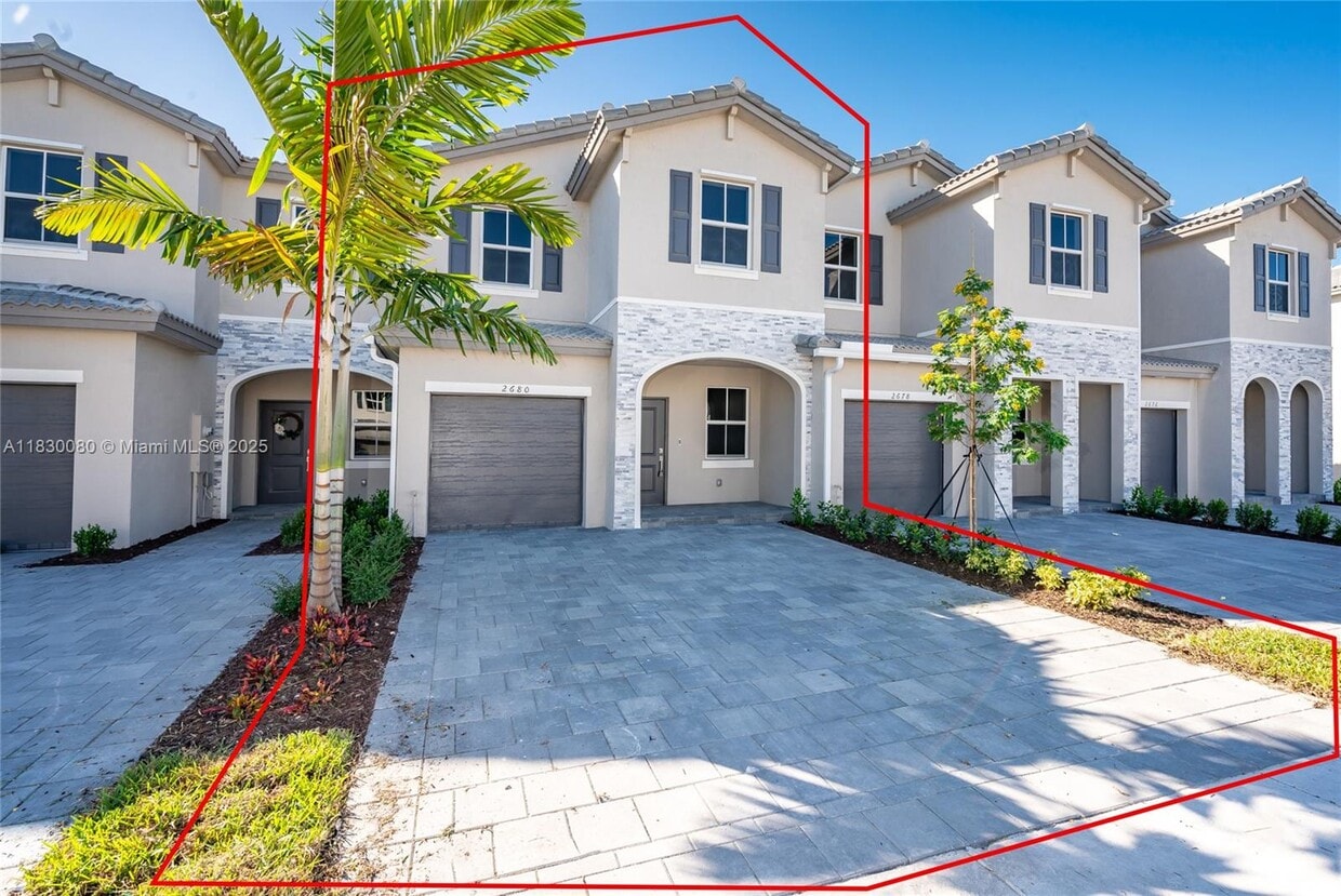 Foto principal - 2680 SE 10th St
