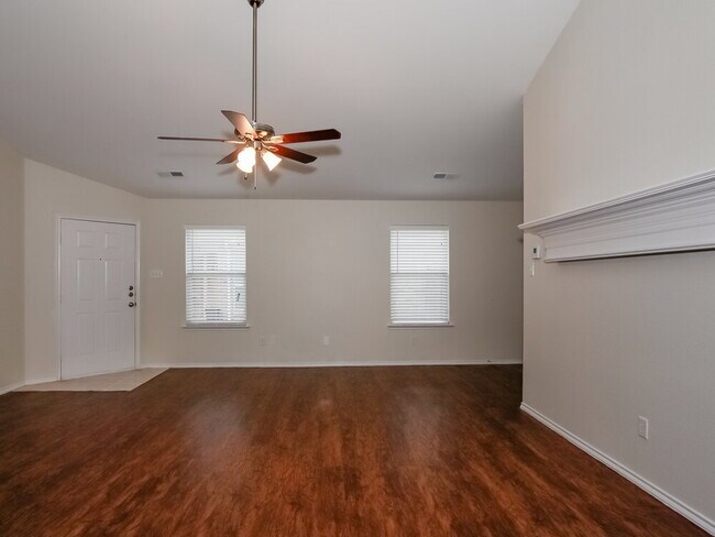 Building Photo - 913 Honey Locust Ln