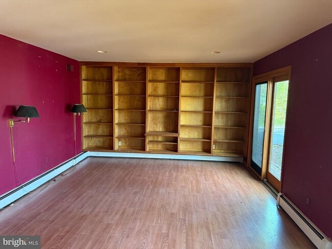 Building Photo - 11627 Pine Tree Dr