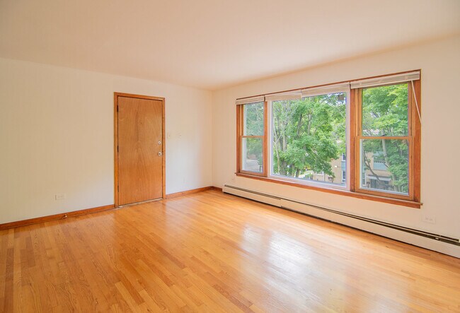 Building Photo - 801 E 89th St