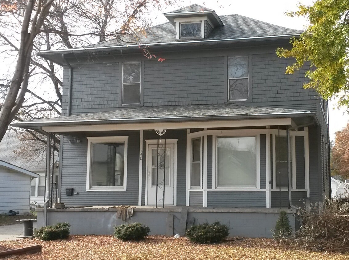 Primary Photo - 1325 N D St