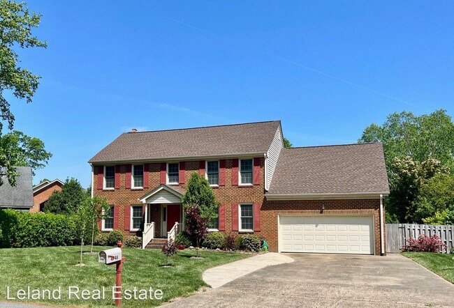 Building Photo - 4 br, 2.5 bath House - 4748 Thoroughgood Dr