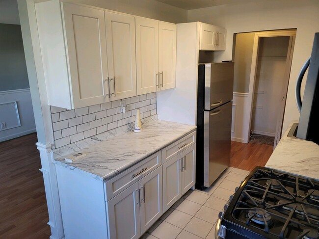 Building Photo - 65 Hemlock Ln