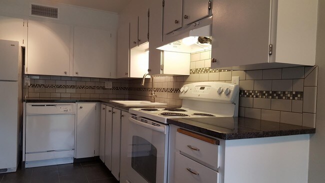 Kitchen - 303 Gage Blvd