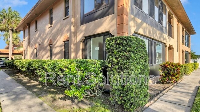 Building Photo - 10192 Seminole Island Dr
