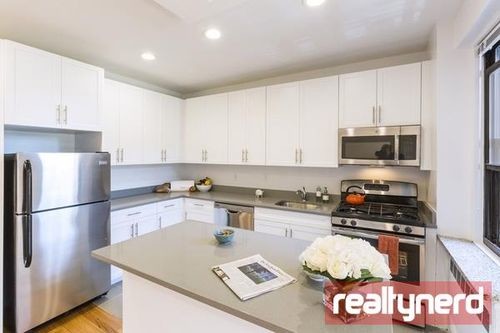 Foto del edificio - 2775 E 12th St