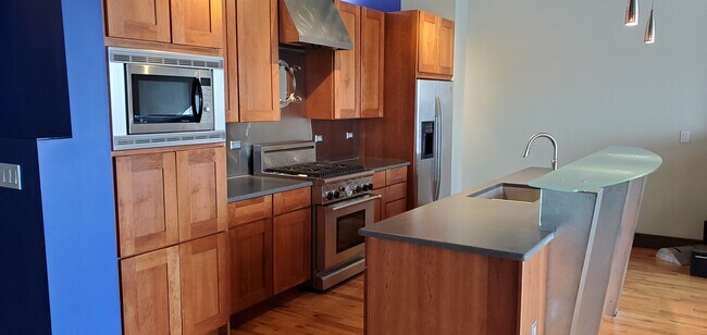 Kitchen - 2899 N Speer Blvd