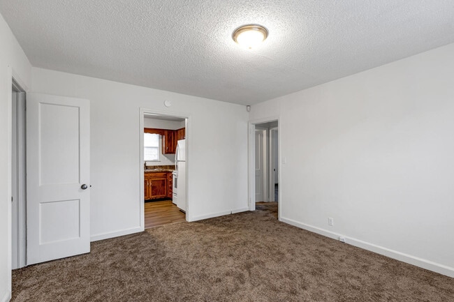 Building Photo - 304 Glenwood Cir