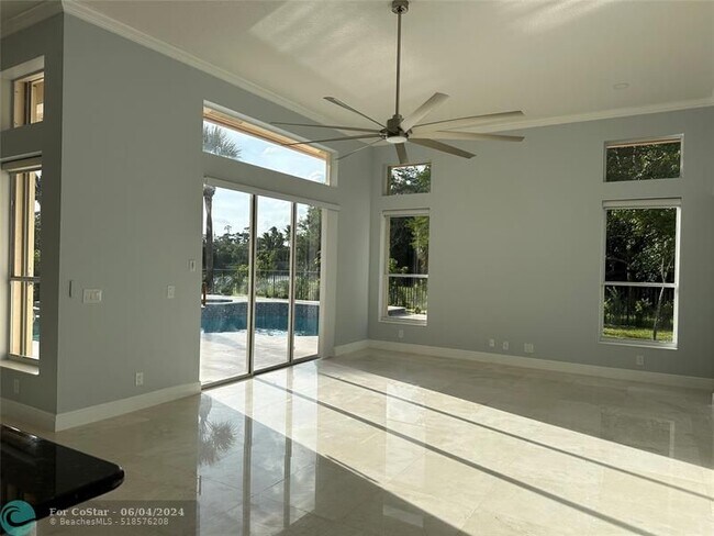 Foto del edificio - 15683 Cypress Park Dr