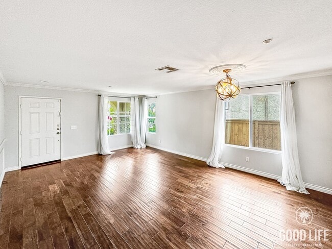 Building Photo - Great 4B/2.5BA House in Vista!